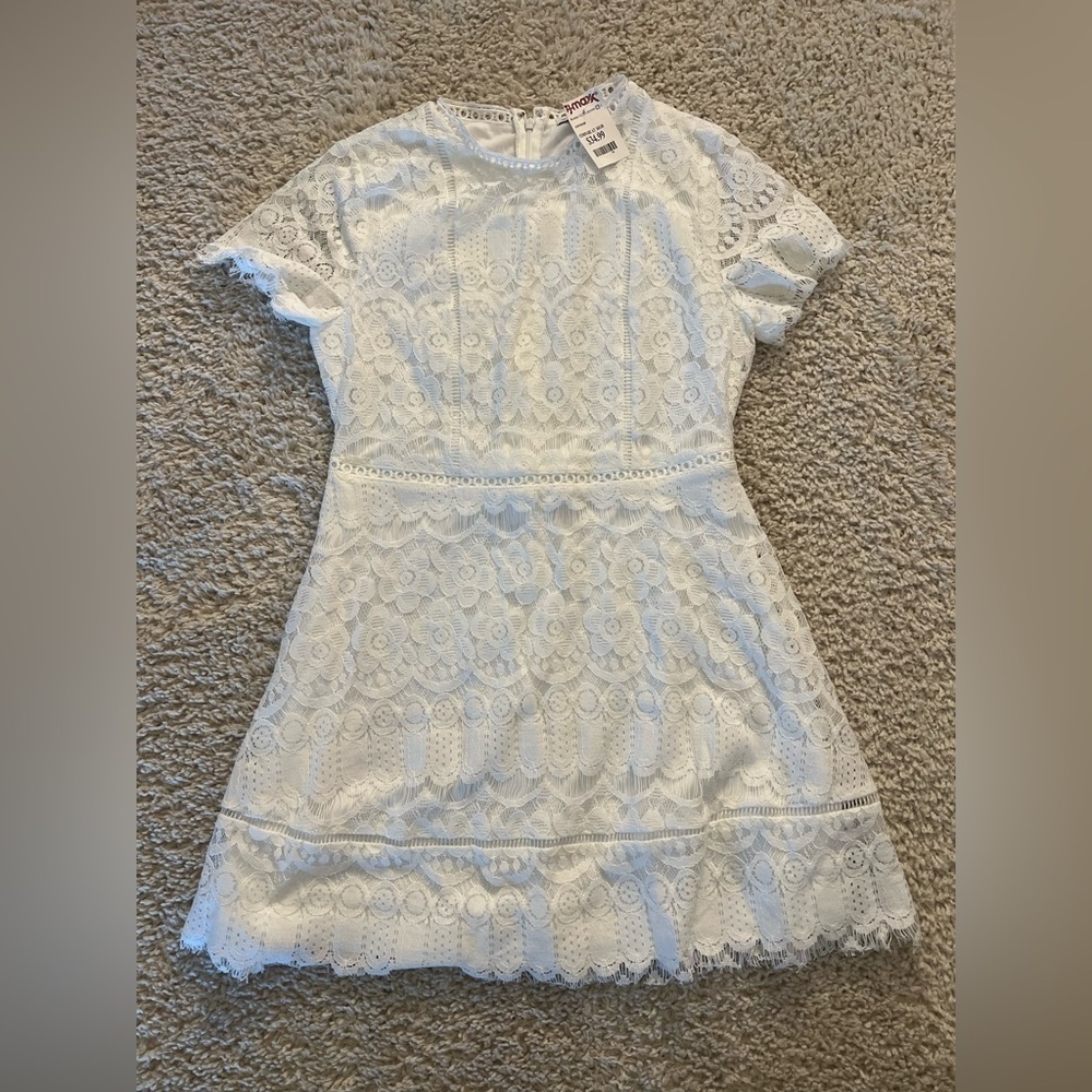 MOONRIVER DRESS SIZE JUNIOR LARGE BEAUTIFUL LACE NWT
